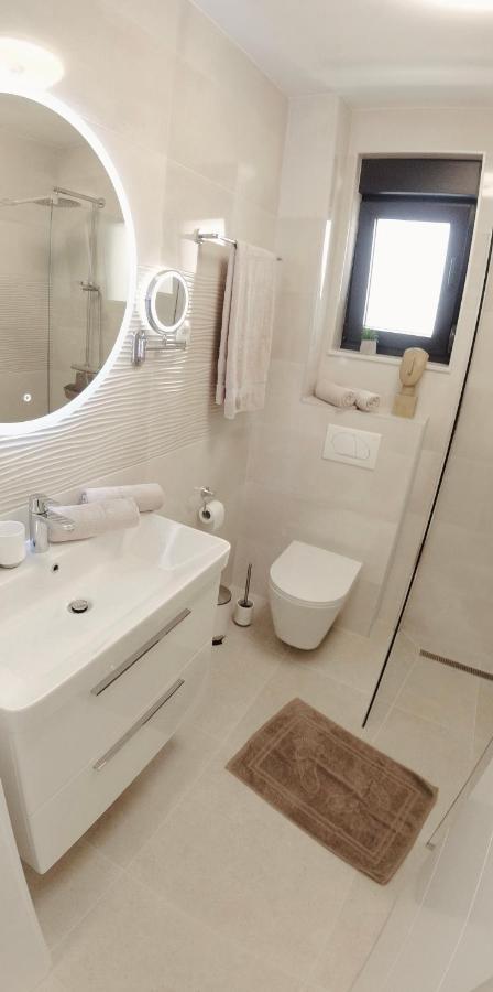 Apartment Agnes With 63 M2 Rooftop Terrace, Grill And Pool Okrug Gornji Buitenkant foto