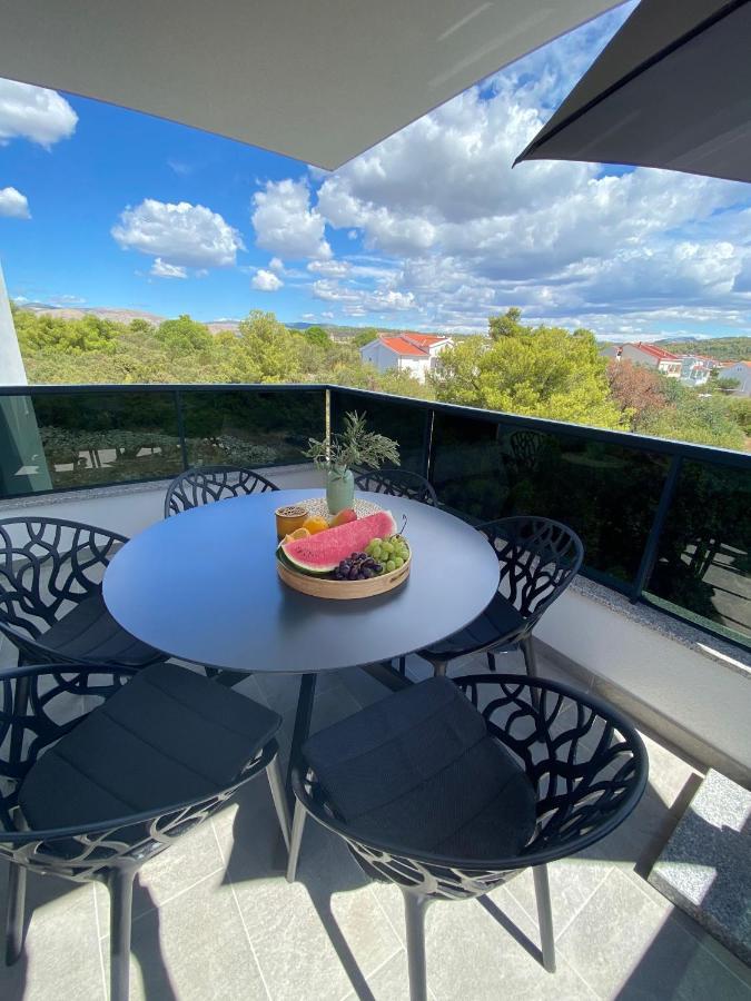 Apartment Agnes With 63 M2 Rooftop Terrace, Grill And Pool Okrug Gornji Buitenkant foto