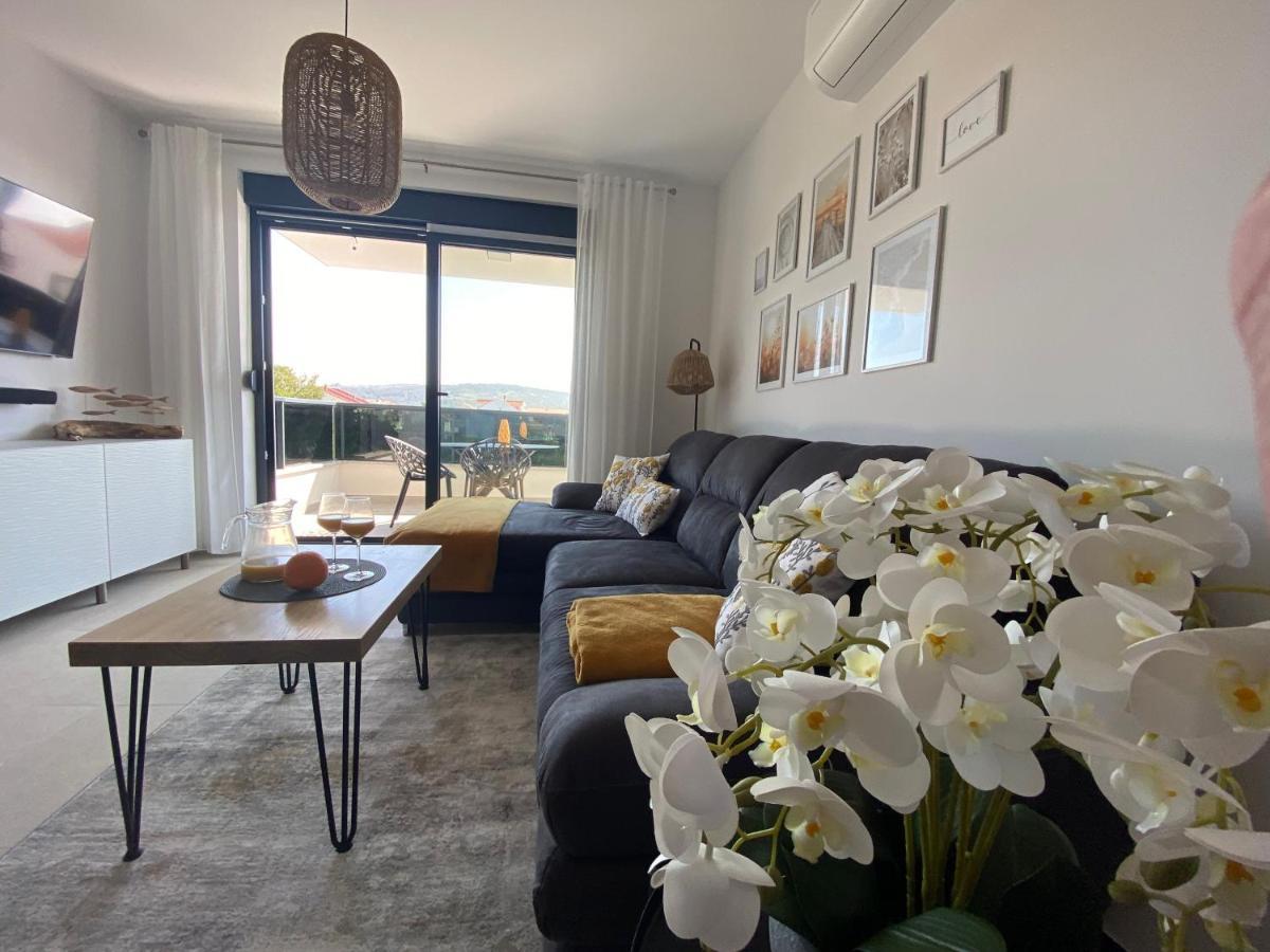 Apartment Agnes With 63 M2 Rooftop Terrace, Grill And Pool Okrug Gornji Buitenkant foto