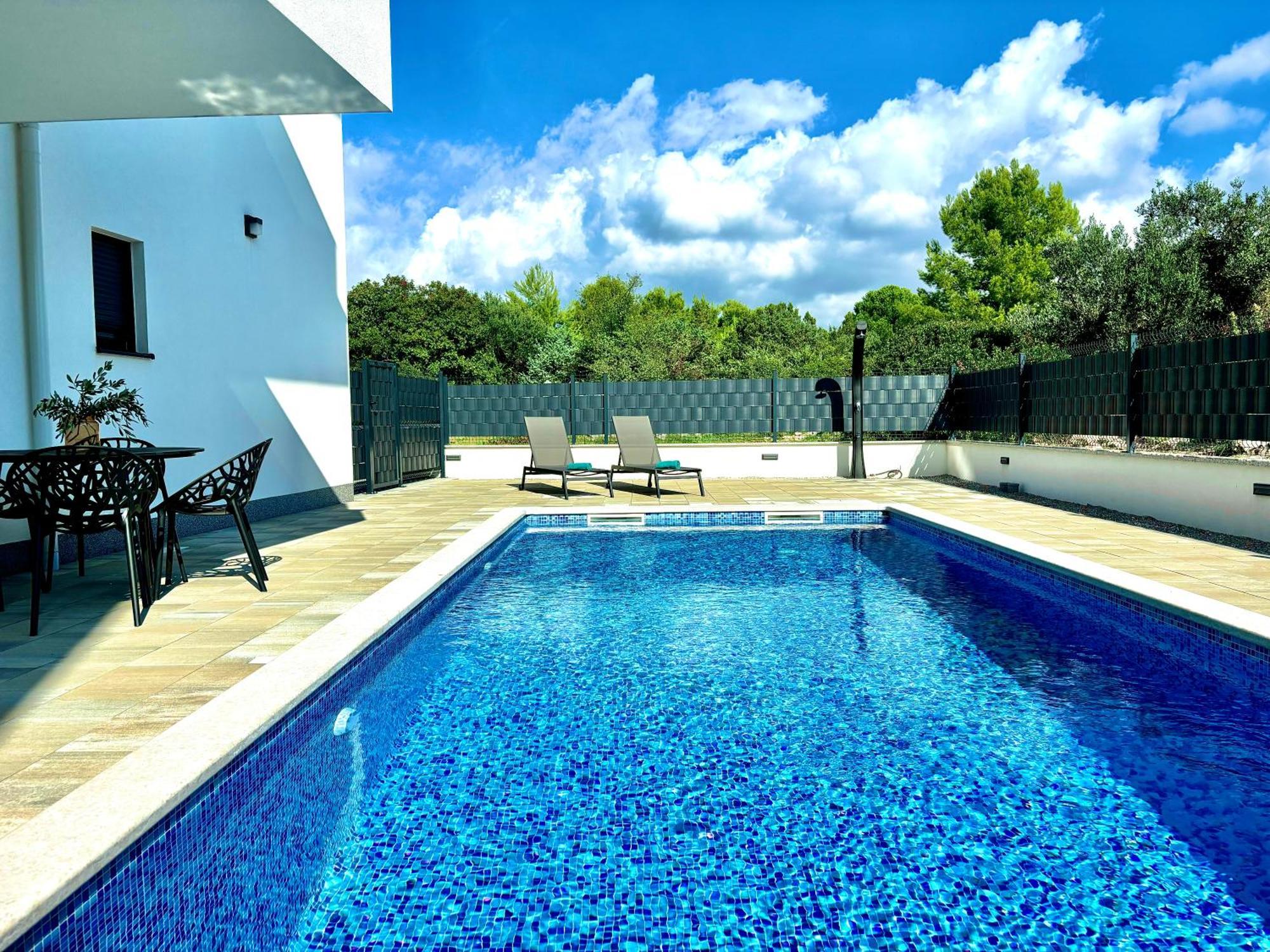Apartment Agnes With 63 M2 Rooftop Terrace, Grill And Pool Okrug Gornji Buitenkant foto